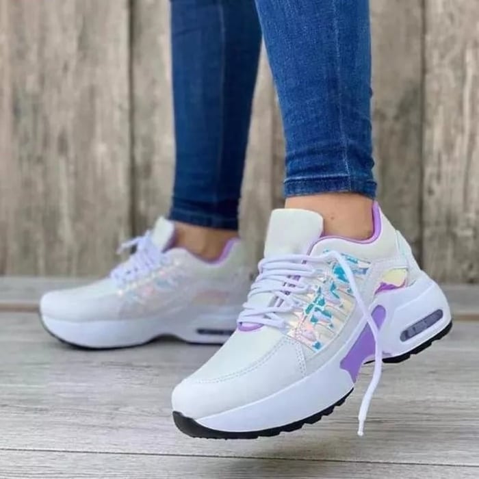 GripSneak – Lace-Up Sneakers with Round Toe and Flexible Rubber Outsole