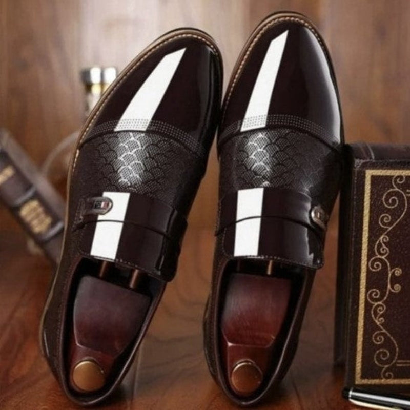 Nathan – Shoes with Round Toe and Embossed Pattern