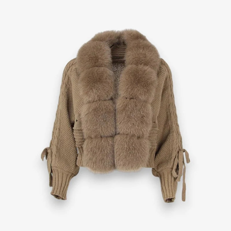 Sophia – Oversized Coat with Long Sleeves and Fur Collar