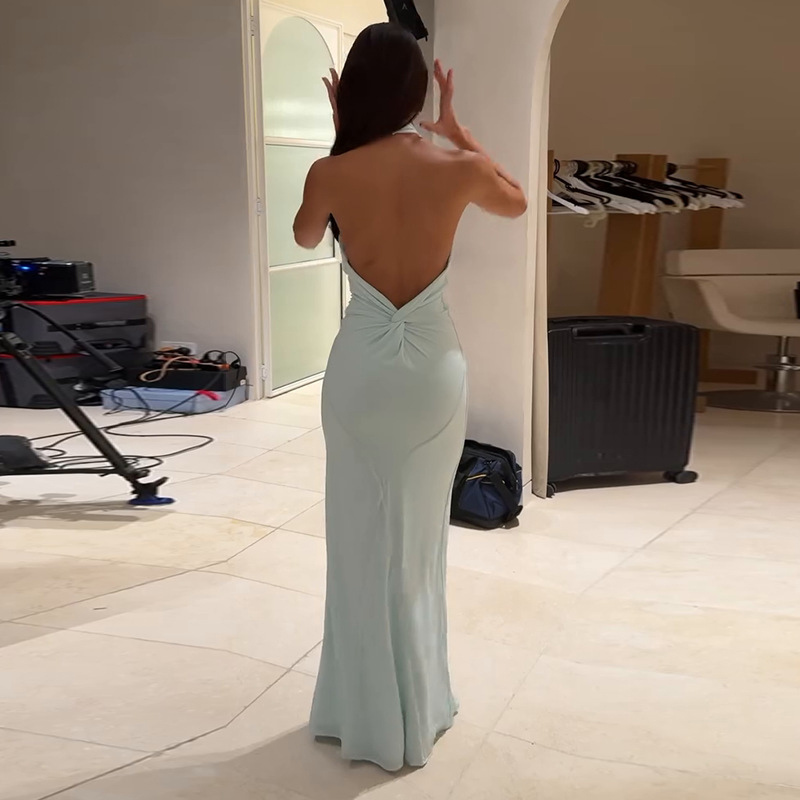 Eliza – Lange Mouwloze Jurk met Halter Open Rug en Hoge Taille Velani