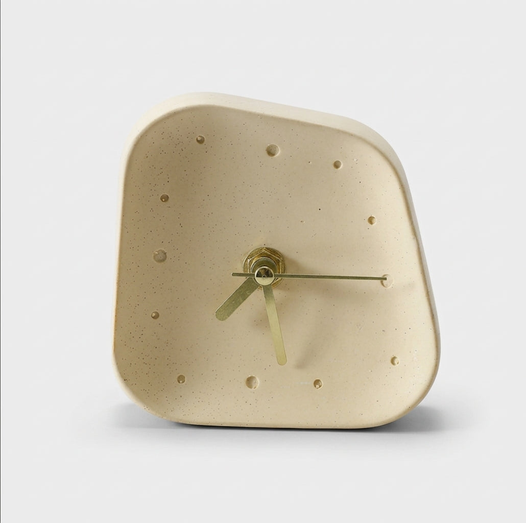 TimeSphere – Desk Clock with Invisible Numbers & Ball Stand