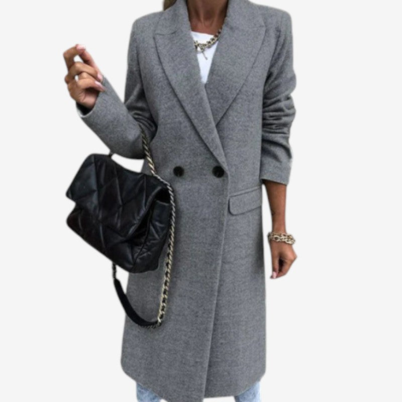 Rebecca – Lange jas met reverskraagknoopmouwen en zakken Velani