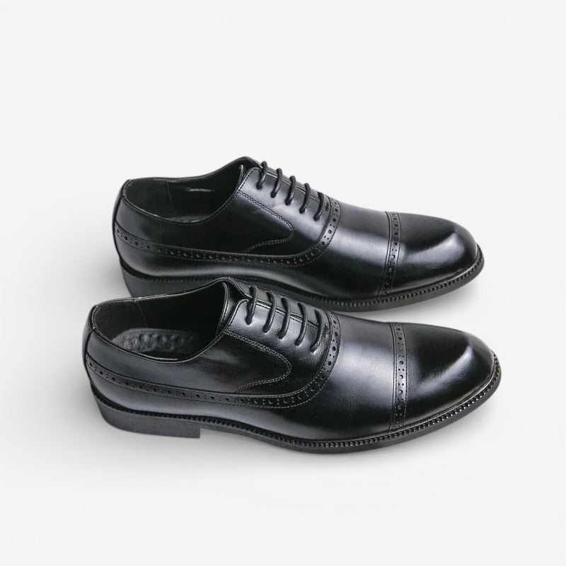 Jason – Round Toe Shoes with Adjustable Laces Design