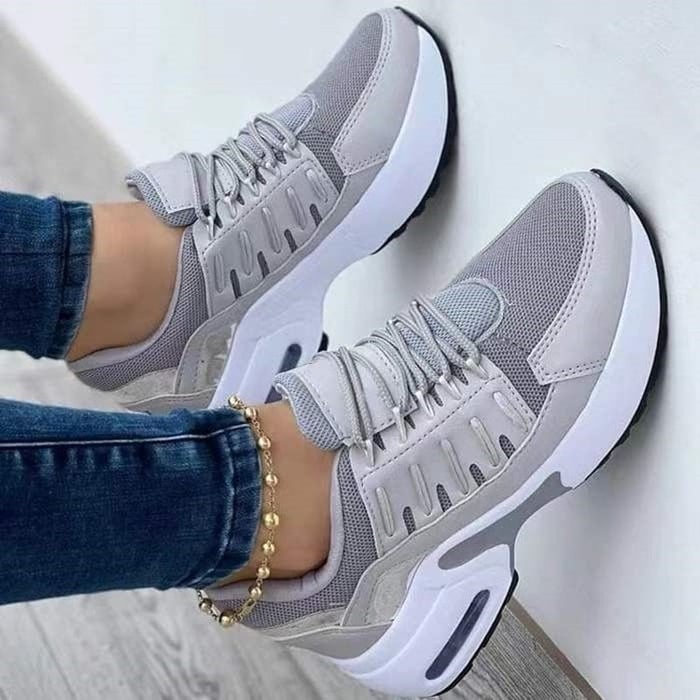 GripSneak – Lace-Up Sneakers with Round Toe and Flexible Rubber Outsole