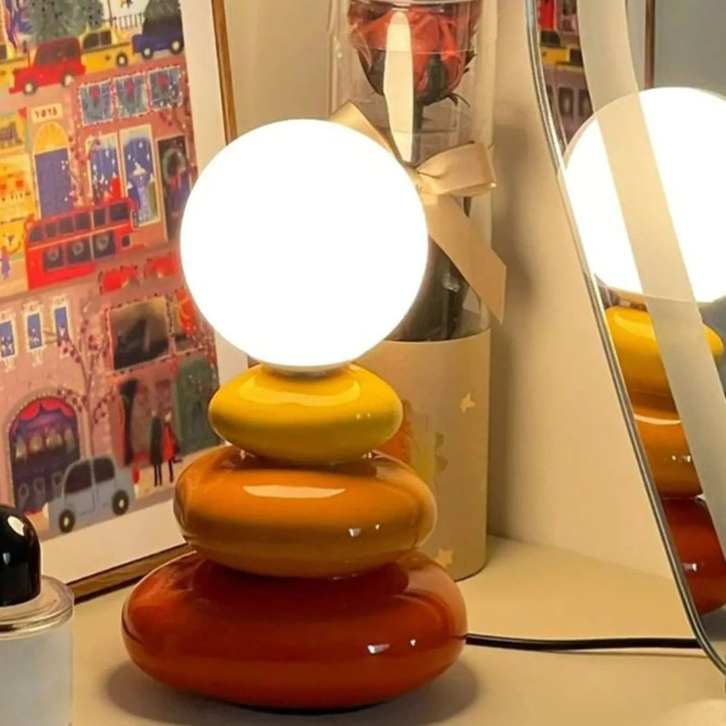 StoneGlow – LED Tafellamp met Ronde Lampenkop en Rotsstandaard Ontwerp Velani