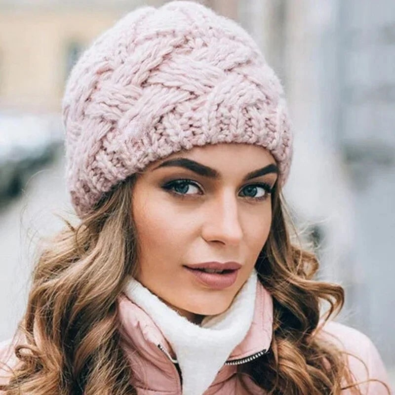 Lily – Round Hat with Zigzag Pattern Design