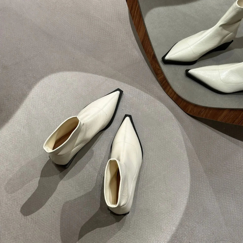 Nova – Schoenen met Hoge Gesp en Lage Vierkante Hak Velani