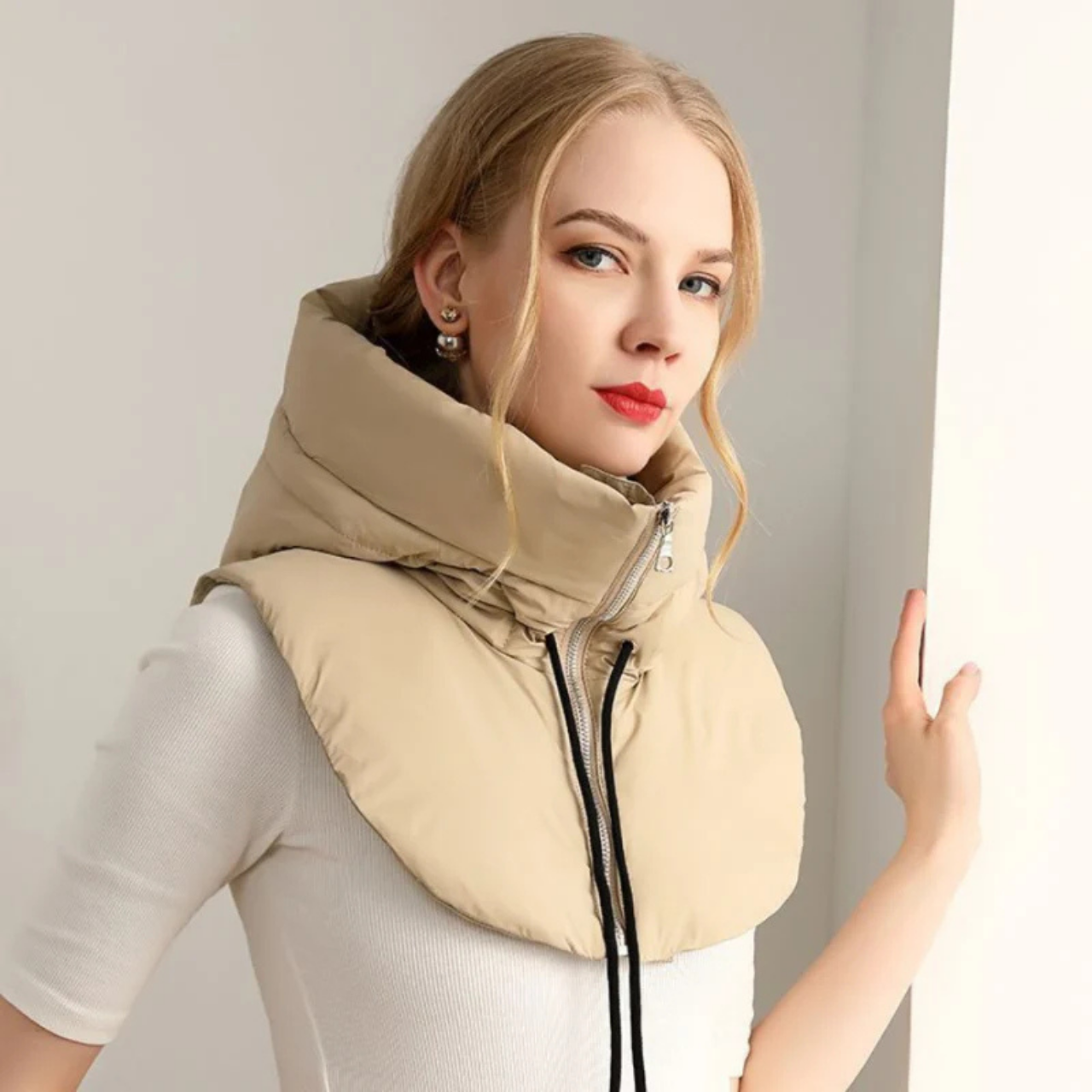 Camille – Hooded with drawstring and removable neck cover