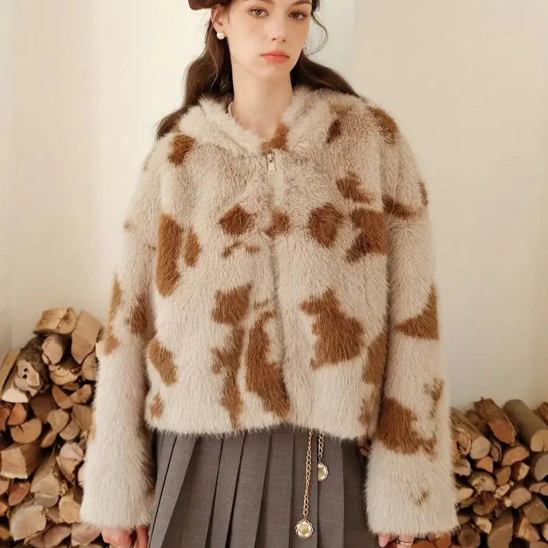 Marilyn – Long-sleeved hooded coat with side pockets and zipper