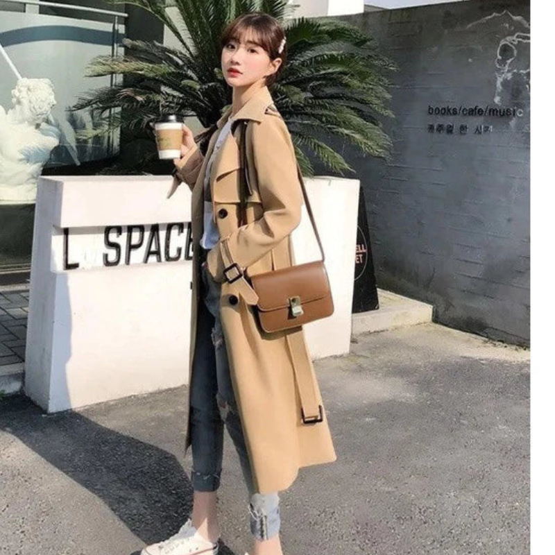 Sarah – Lange Trenchcoat met Ceintuur Knopensluiting en Lange Mouwen Velani