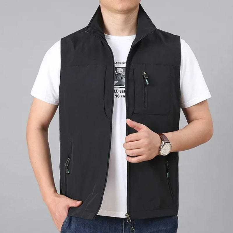 Jaxon – Sleeveless Vest with Zipper Closure and Multiple Pockets