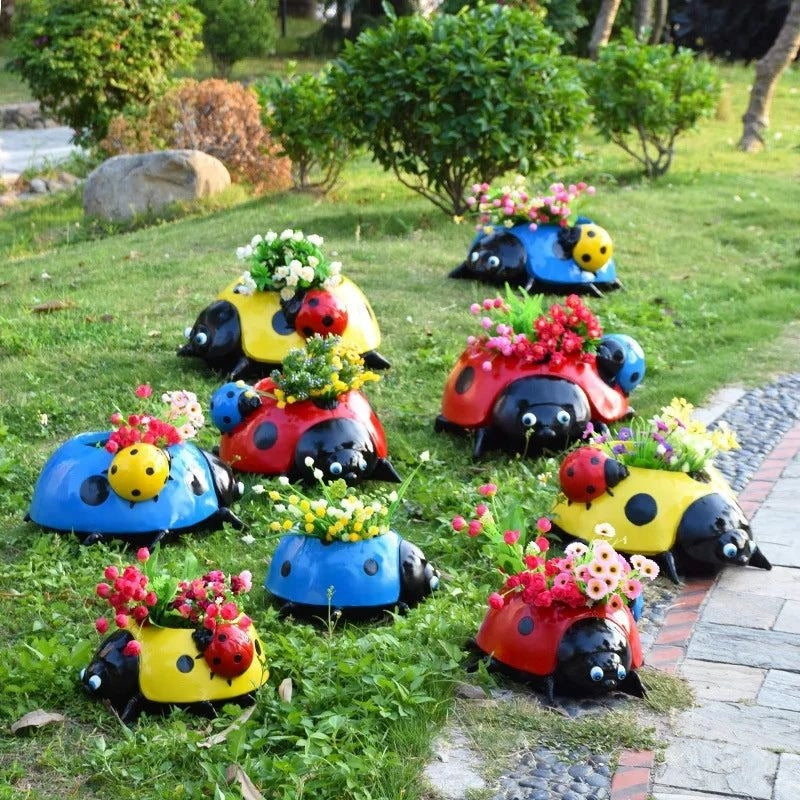 LadyBloom – Outdoor flower pot with ladybug
