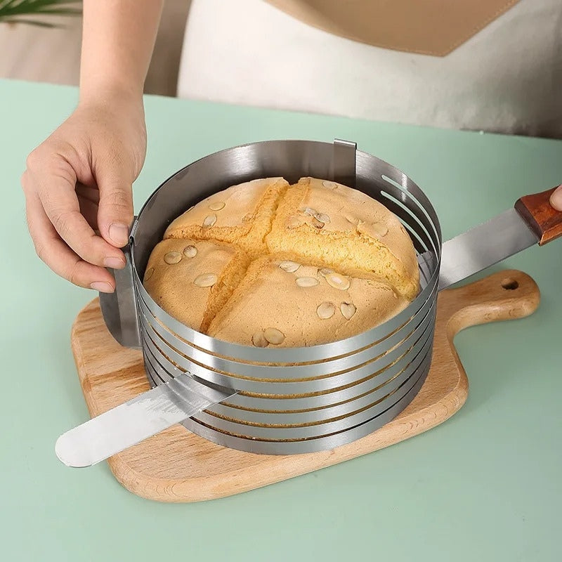 SliceMaster – Cake Cutter with Multiple Cutting Lines for Clean Slices