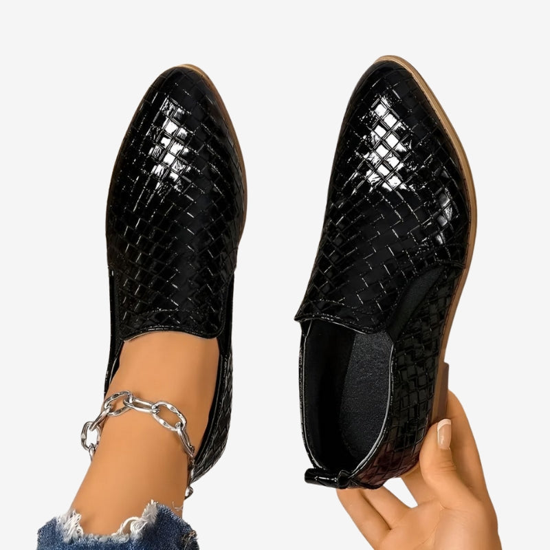 Luna – Round Toe Shoes with Zigzag Pattern