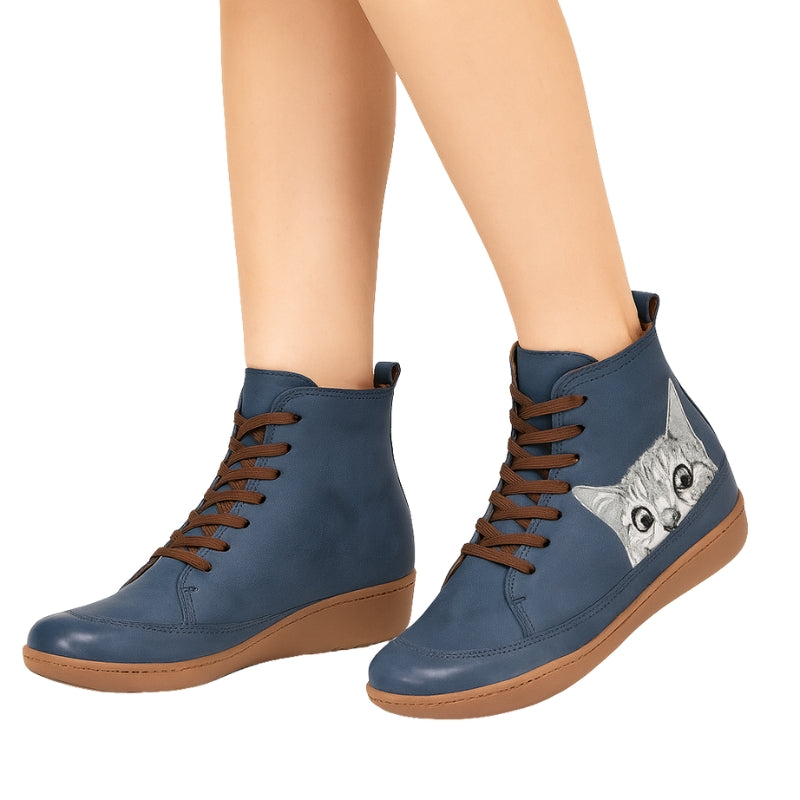 Hannah – Enkellaarsjes met Ronde Neus en Kat Motief Velani