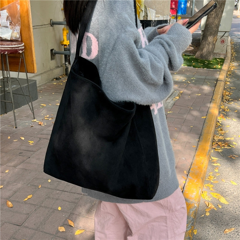 Mia – Women's Shoulder Bag with Long Shoulder Strap