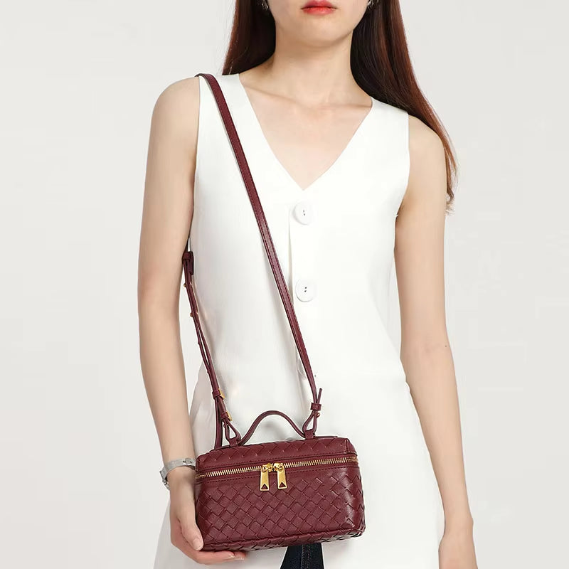 Jessica – Shoulder Bag with Adjustable Strap and Zip Closure