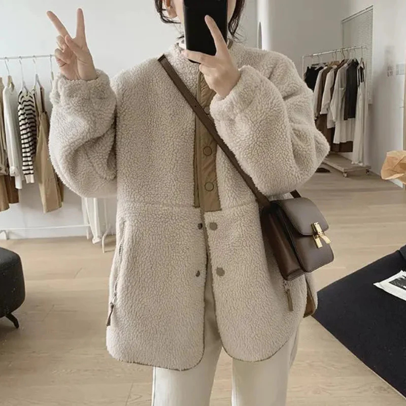 Amelia – Round-Neck Long-Sleeve Coat with Buttons and Zip Pocket