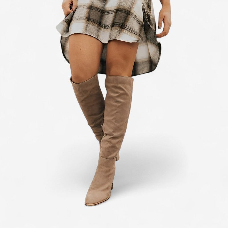 Nienke – Kniehoge Laarzen met Ritssluiting aan de Zijkant en Puntige Neus Velani