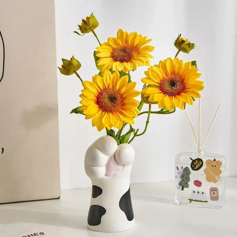 PurrBloom – Flower Vase with Cat Claw Design