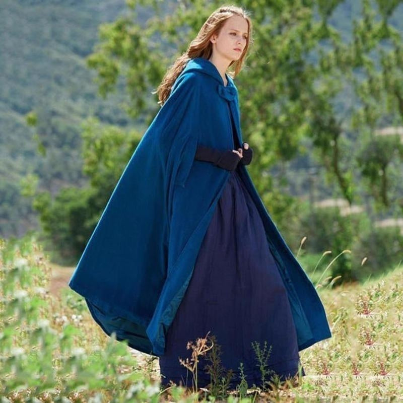 Sophia – Sleeveless Overcoat With Hooded Design