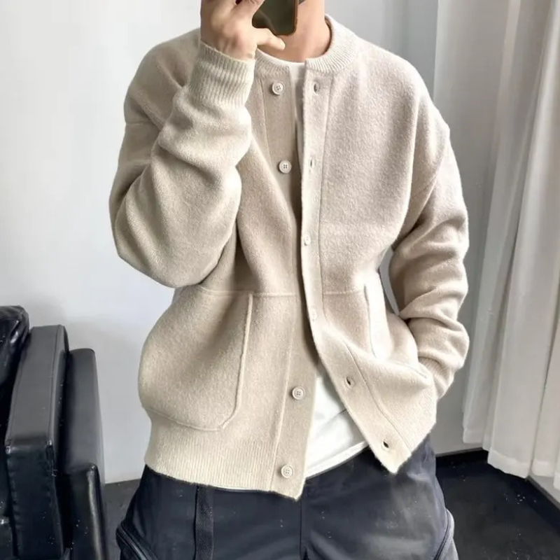 Ethan – Long sleeve sweater with button closure