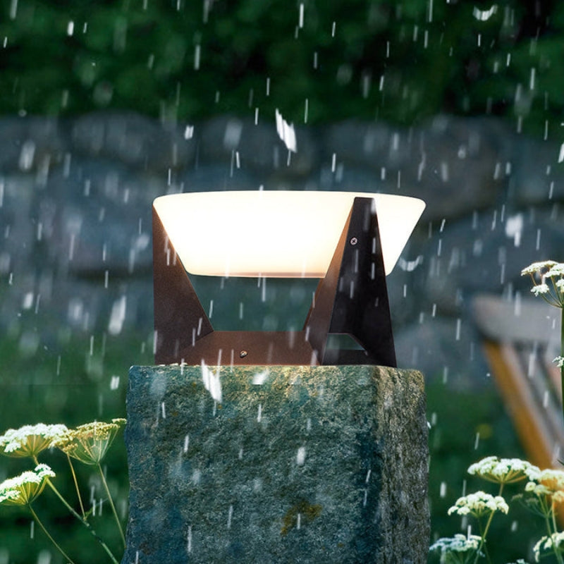 SolarGlow – LED Pilar Lamp met Zonne-energie en Driepoot Ontwerp Velani