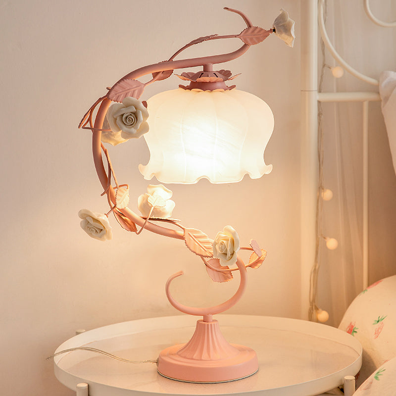 RoseLume – Table lamp with a delicate rose design