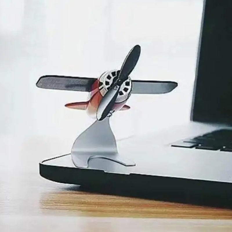 SkyScent – Vliegtuig Luchtverfrisser met Gebogen Stand Ontwerp Velani
