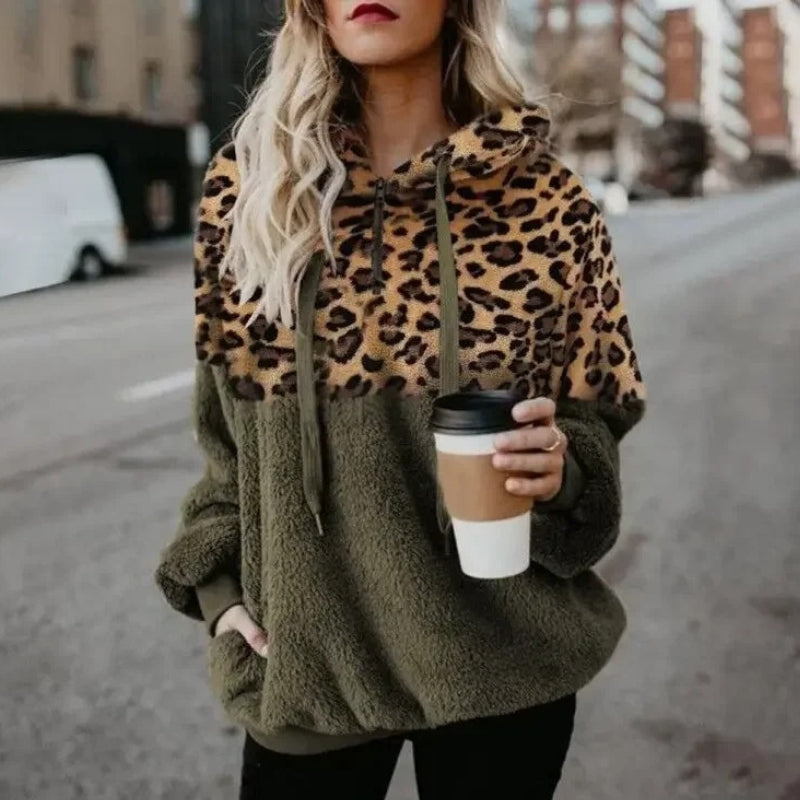 Mia – Hoodie Sweater with Pockets and Leopard Design