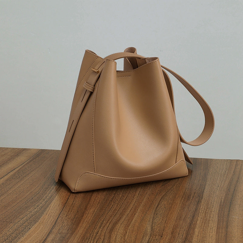 Mia – Women's Shoulder Bag with Adjustable Shoulder Strap