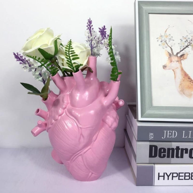 HeartBloom – Heart-shaped Sculpture Vase with Multi-Flower Holder