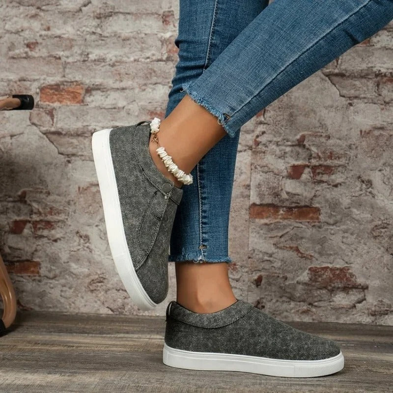 Zoe – Round Toe Shoes with Button Design