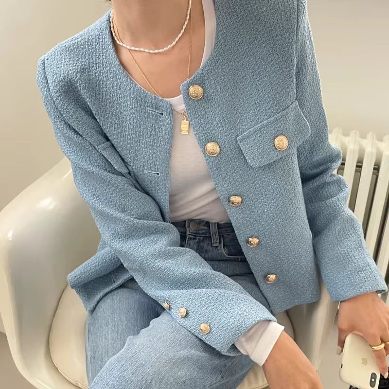 Nerina – Long Sleeved Jacket with Round Neck and Button