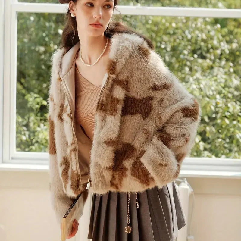 Marilyn – Long-sleeved hooded coat with side pockets and zipper