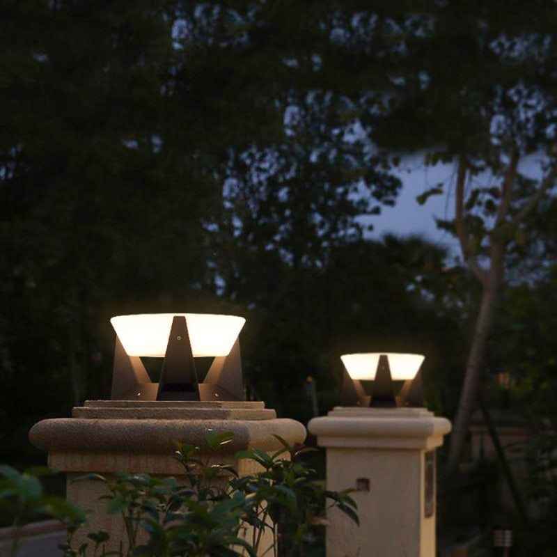 SolarGlow – LED Pilar Lamp met Zonne-energie en Driepoot Ontwerp Velani
