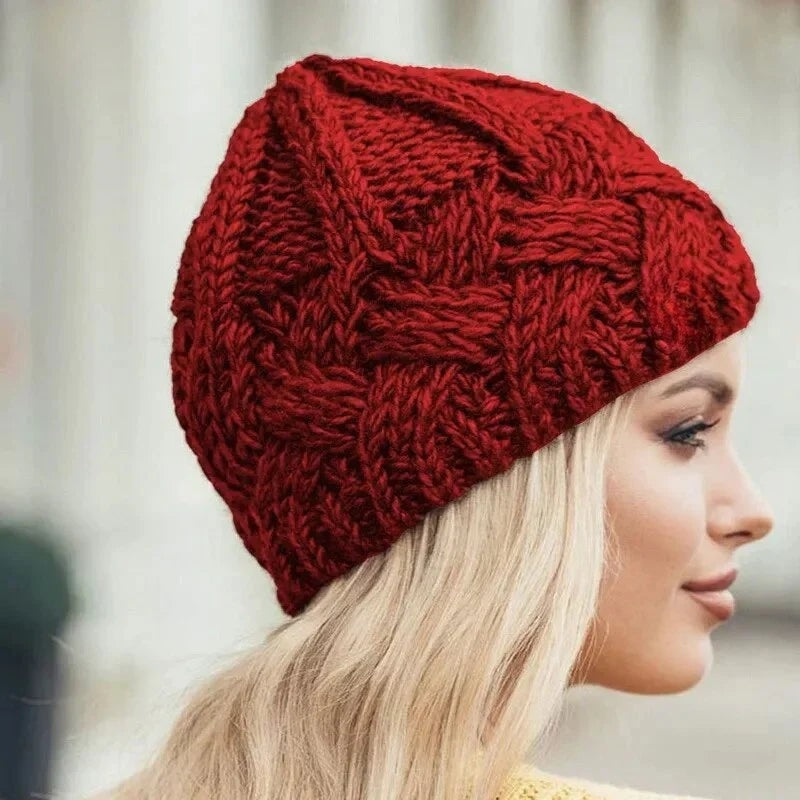 Lily – Round Hat with Zigzag Pattern Design