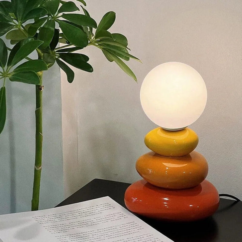 StoneGlow – LED Tafellamp met Ronde Lampenkop en Rotsstandaard Ontwerp Velani