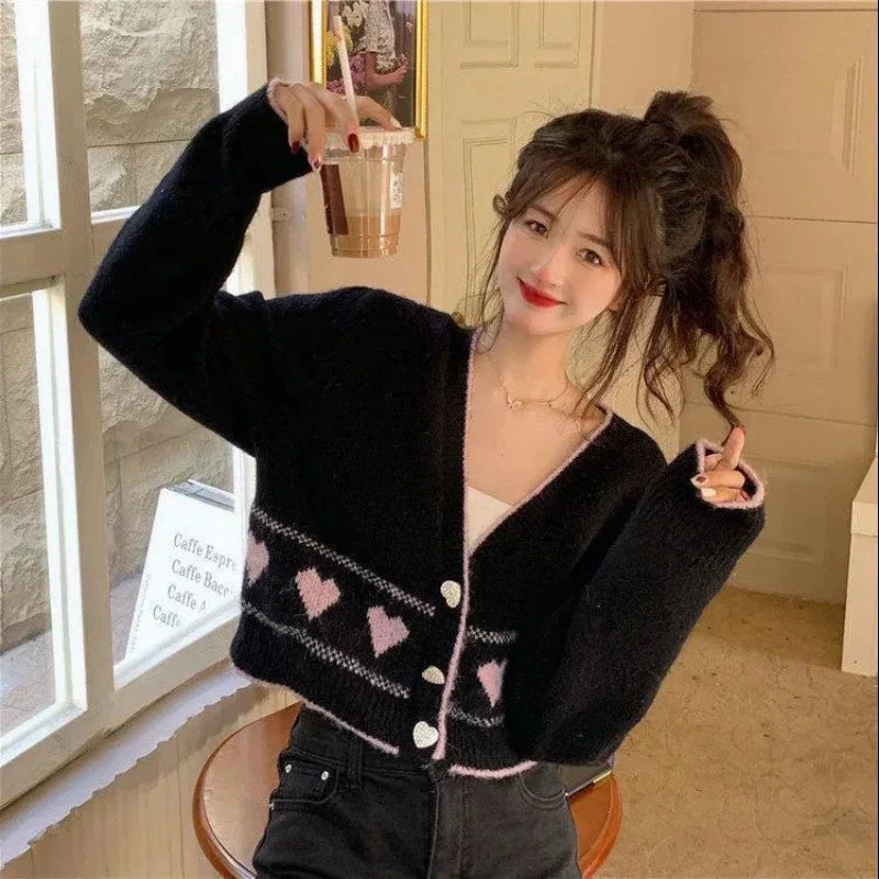 Luna – Long Sleeved Sweater with V-Neck and Button Closure