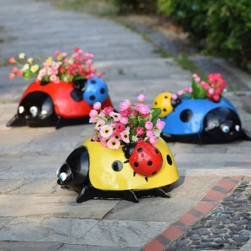 LadyBloom – Outdoor flower pot with ladybug