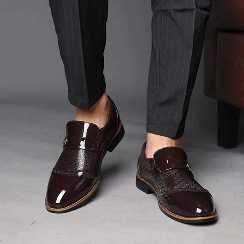 Nathan – Shoes with Round Toe and Embossed Pattern