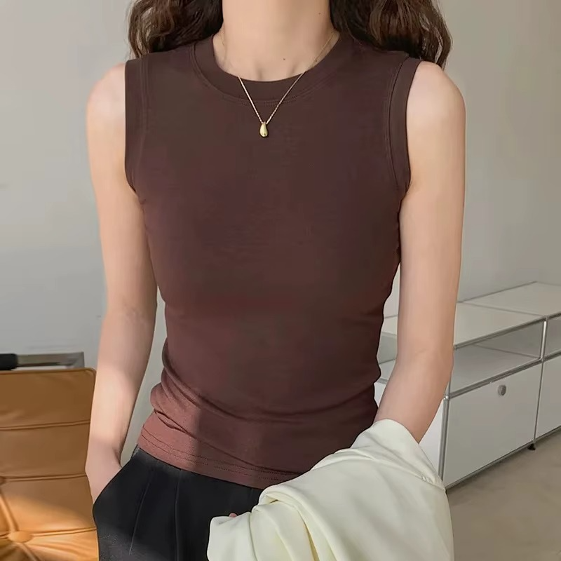 Amelia – Mouwloos vest met ronde hals en slim fit Velani