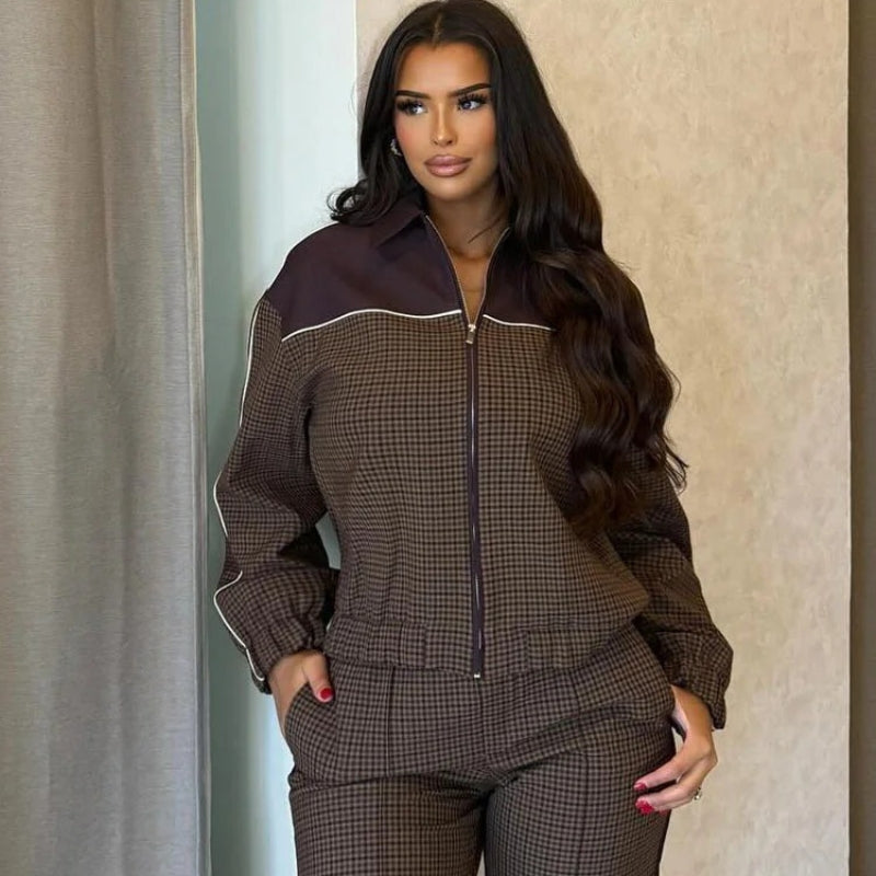 Amelia – Long sleeve jacket with turn down collar and zipper closure