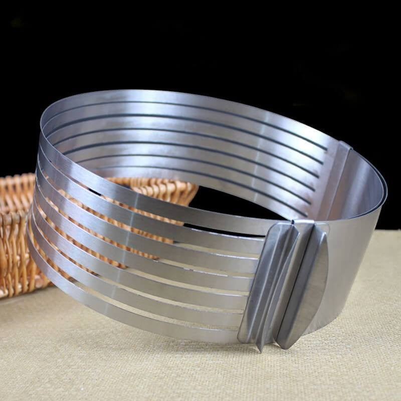 SliceMaster – Cake Cutter with Multiple Cutting Lines for Clean Slices