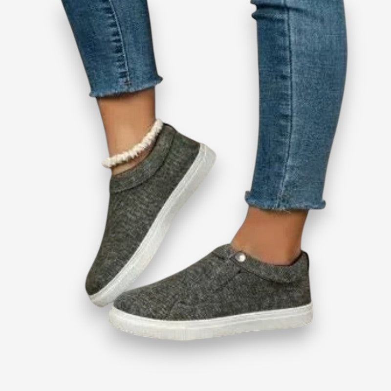 Zoe – Round Toe Shoes with Button Design