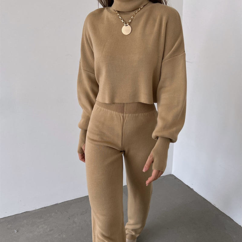 Kathy – Elegant tweedelig coltrui-setje met wijde broek Velani