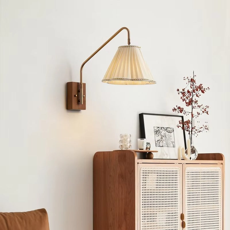 LumaShade – Gedraaide Wandlamp met Parapluvormige Kap Velani