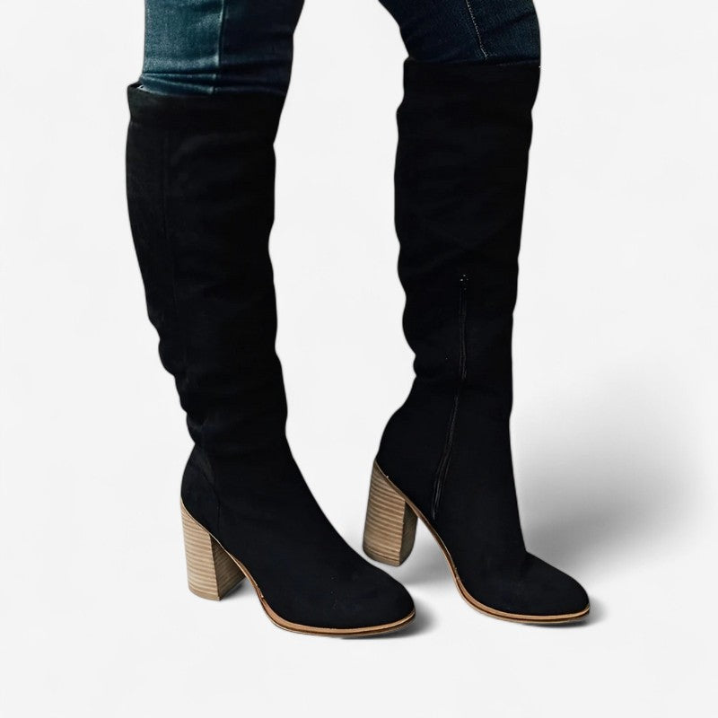 Nienke – Kniehoge Laarzen met Ritssluiting aan de Zijkant en Puntige Neus Velani