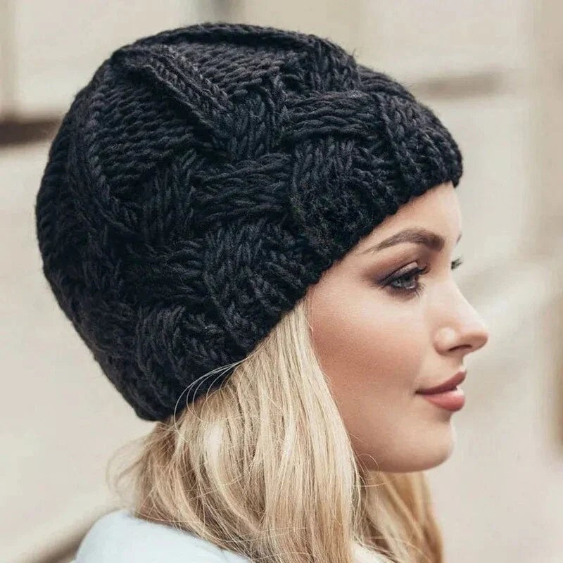 Lily – Round Hat with Zigzag Pattern Design