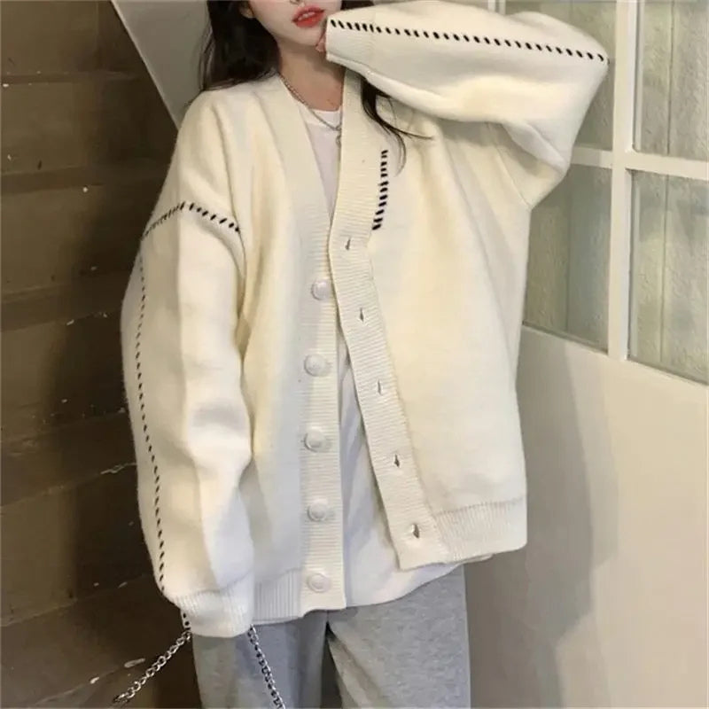 Zoraya – V-neck cardigan with buttons and long sleeves